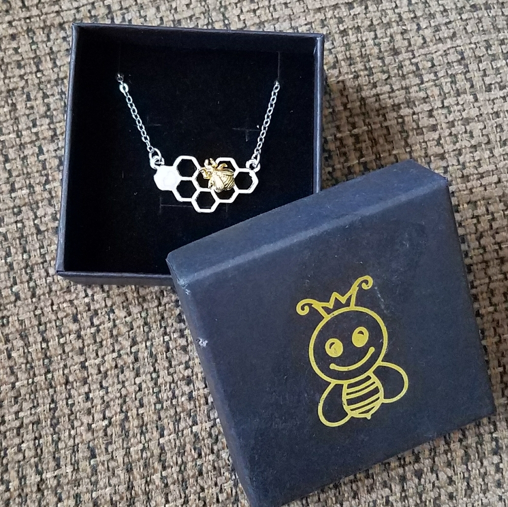 NIB M Jatoria honeycomb bee necklace - Picture 3 of 5
